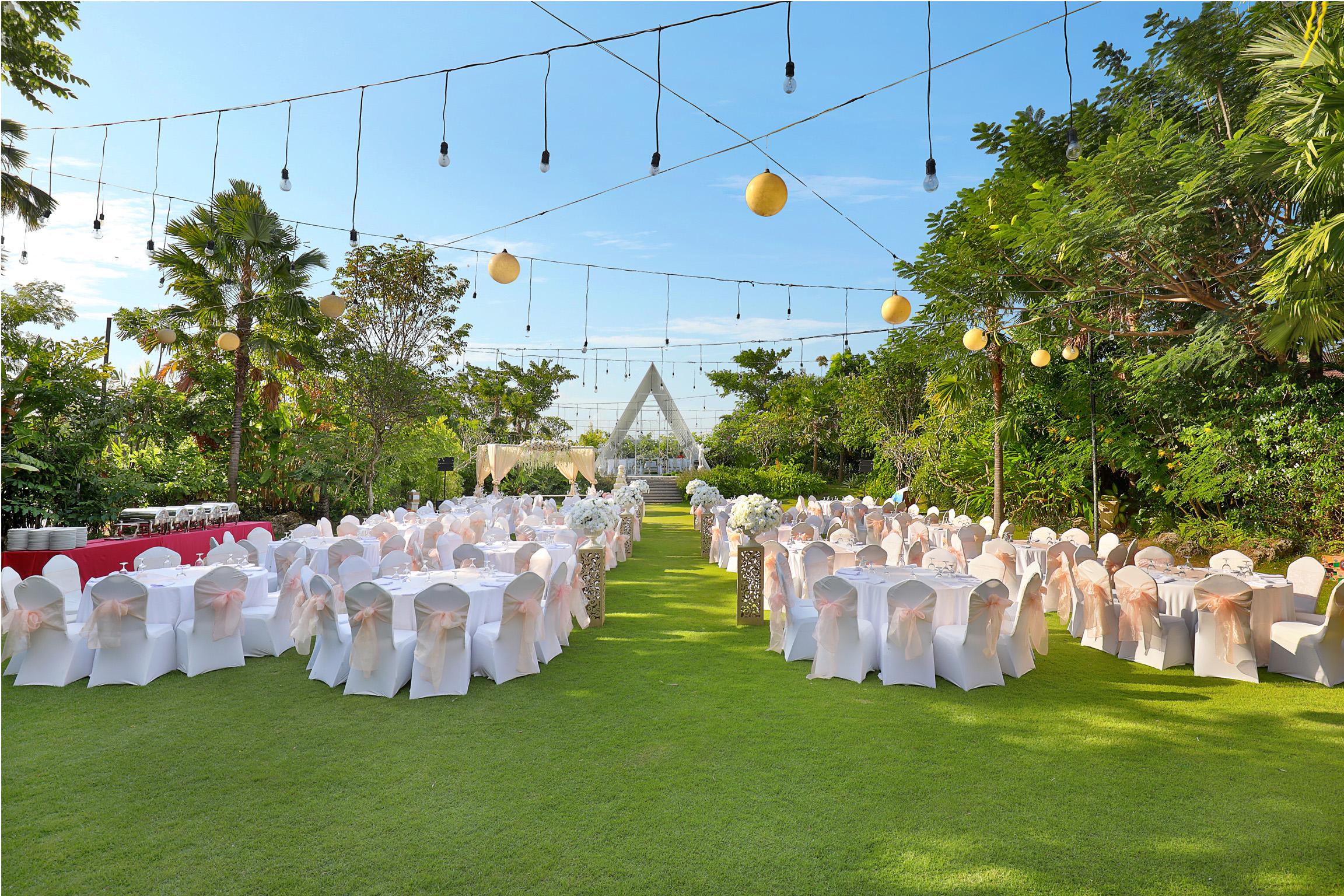 Harris Hotel & Residences Sunset Road Kuta  Exterior photo